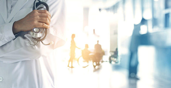 Faire appel à du personnel soignant étranger qualifié sans titre de séjour