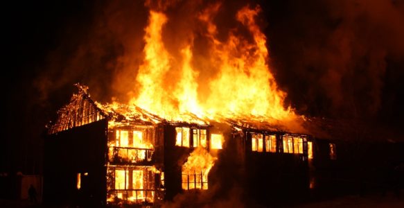 Les écoles incendiées à Charleroi et à Liège