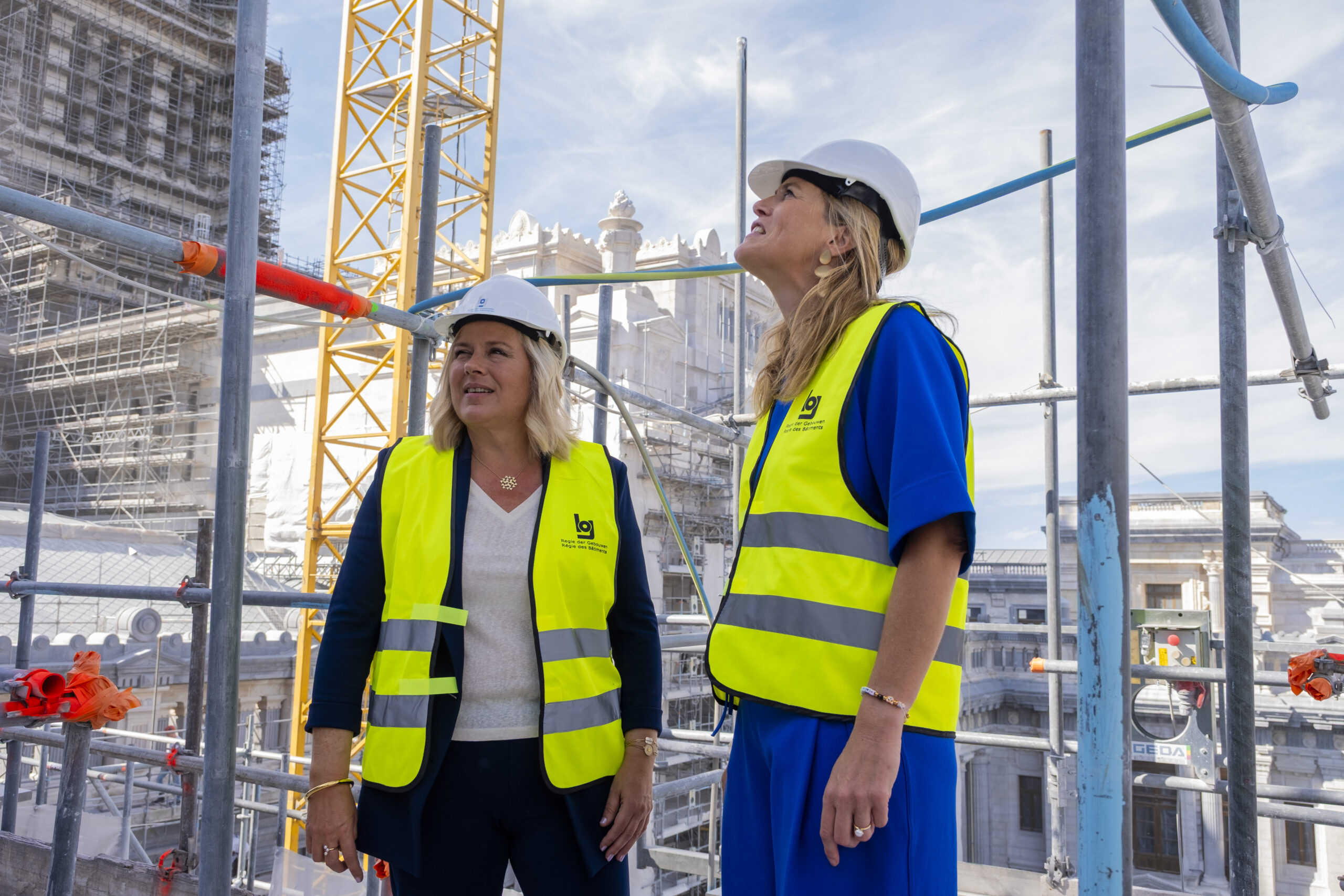 Journées du Patrimoine : les ministres Vanessa Matz et Annelies Verlinden visitent le chantier du Palais de Justice de Bruxelles